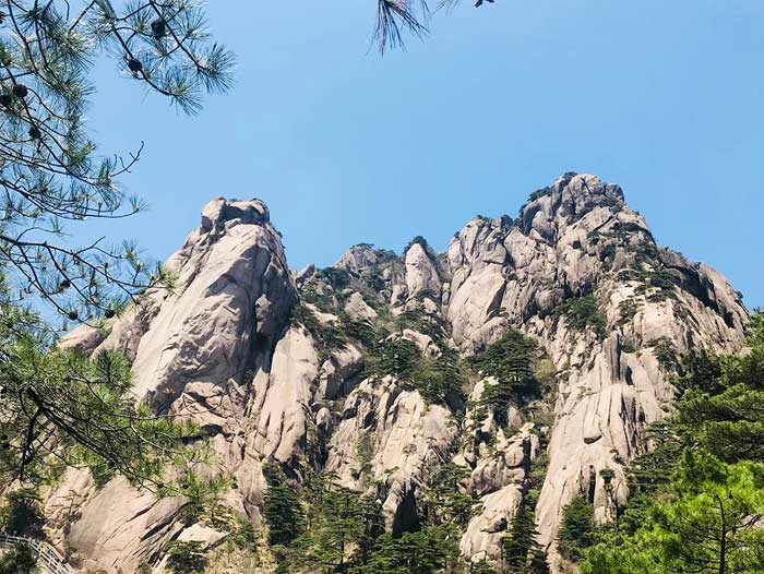 黄山二日游景点：黄山奇峰